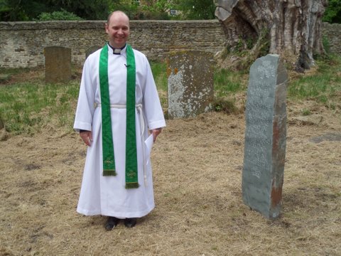 Installation 15 - Revd Marcus Green prepares the blessing.JPG